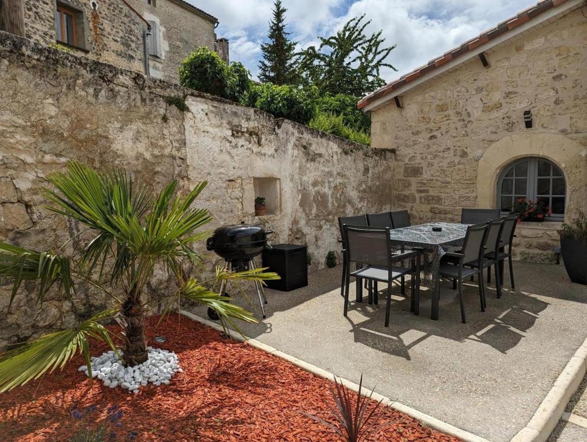 Gite La Rive Gauche Saint-Meme-les-Carrieres Dış mekan fotoğraf